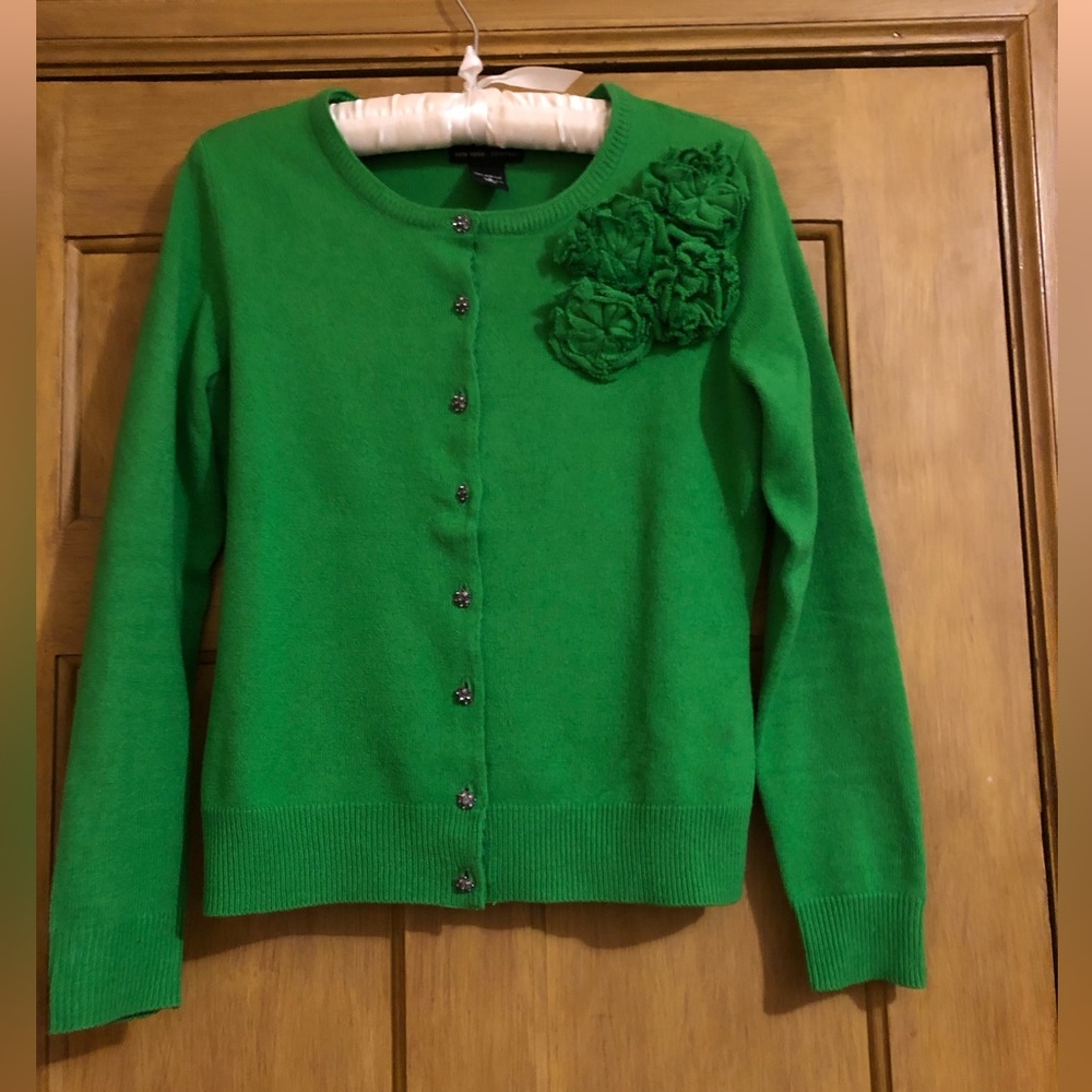 TRASHED DUE TO MACK OF INTEREST - Women’s S Green New York & Company Cardigan